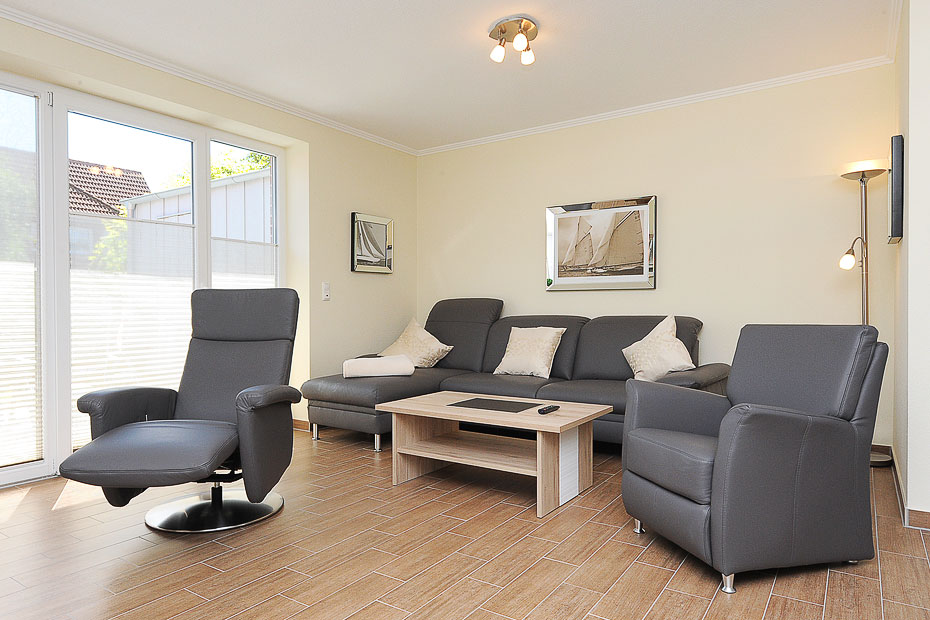 Ferienhaus „Niedertor“ - Wohnzimmer mit integriertem Küchenbereich