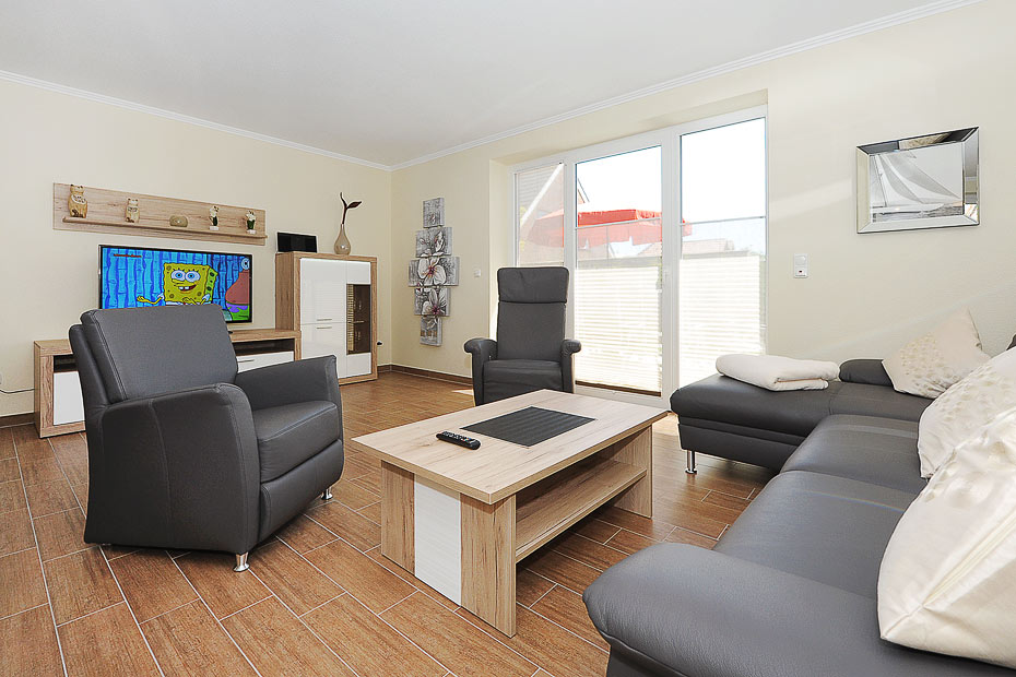 Ferienhaus „Niedertor“ - Wohnzimmer mit integriertem Küchenbereich