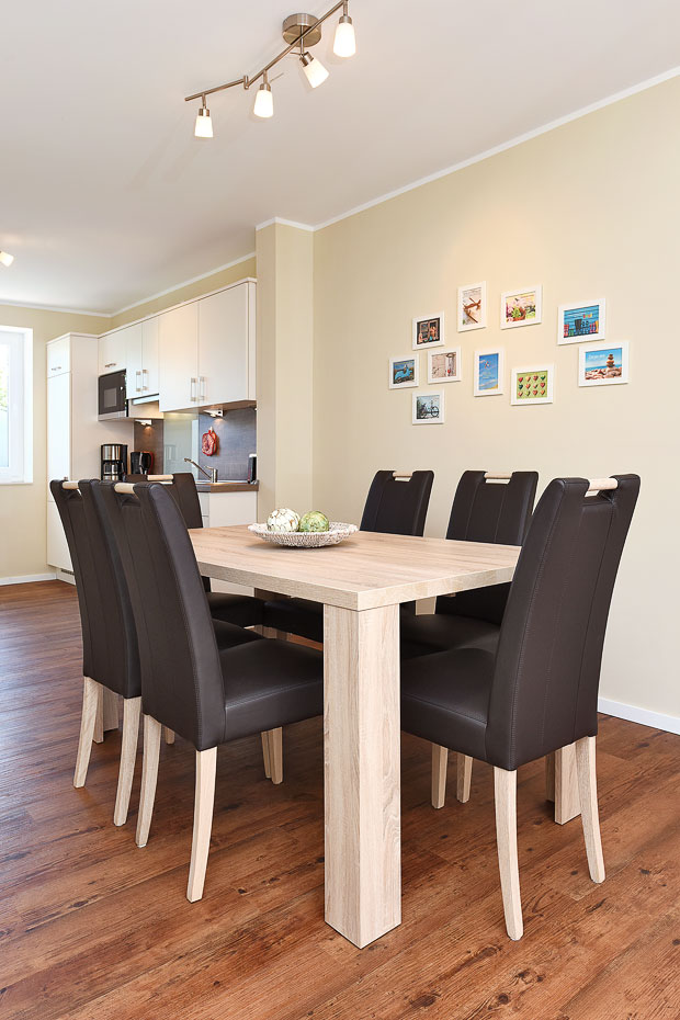 Ferienhaus „Relax“ - Wohnzimmer mit integriertem Küchenbereich