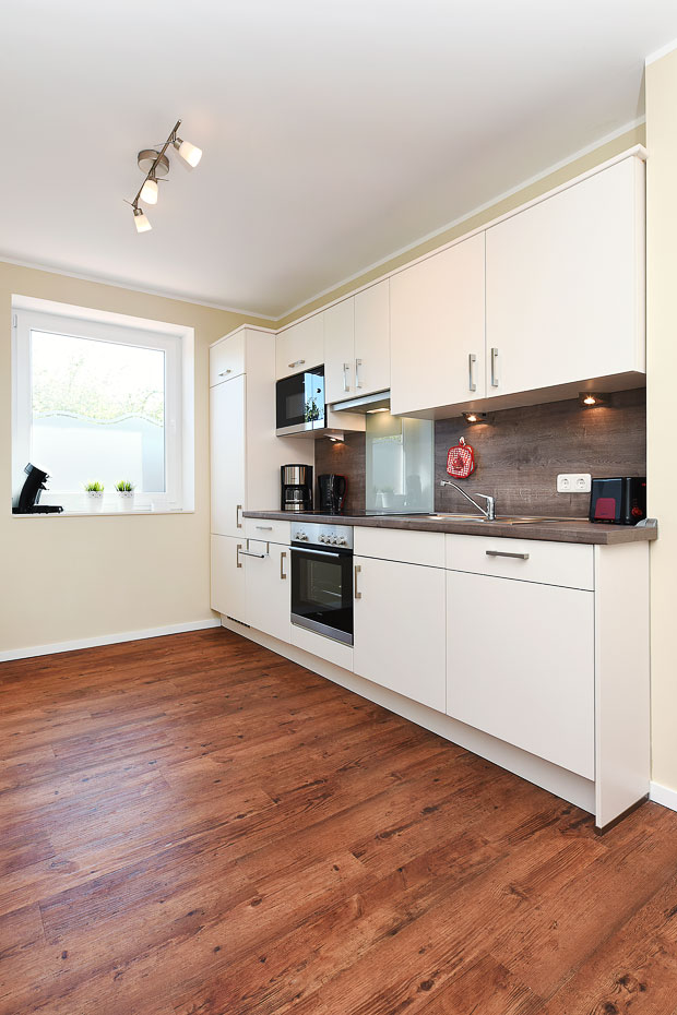 Ferienhaus „Relax“ - Wohnzimmer mit integriertem Küchenbereich