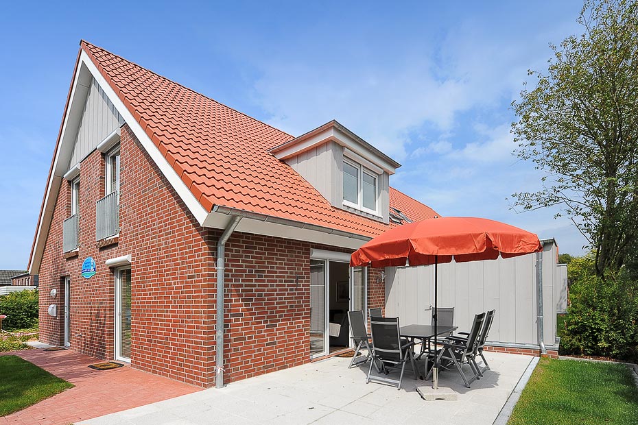 Ferienhaus „Rheintor“ - Außenansicht mit Terrasse