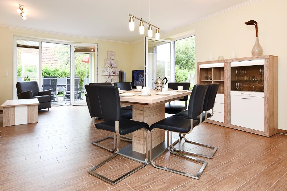 Ferienhaus „Rheintor“ - Wohnzimmer mit integriertem Küchenbereich