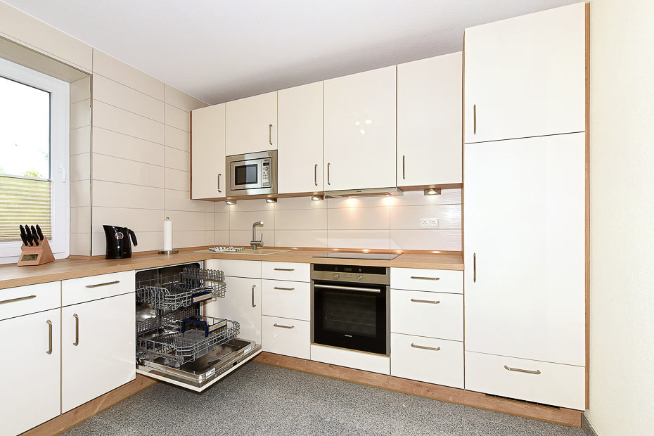 Ferienhaus „Rheintor“ - Wohnzimmer mit integriertem Küchenbereich