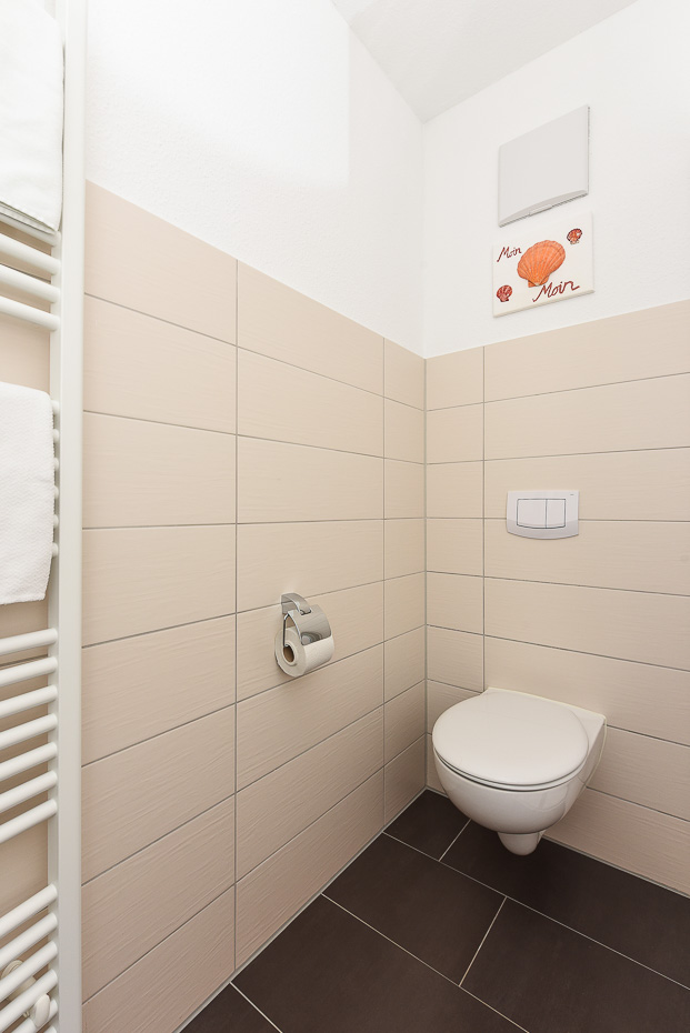 Ferienhaus „Rote Bohne“ - Badezimmer im Obergeschoss