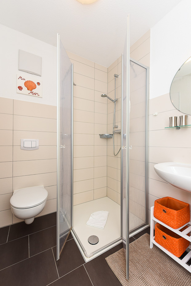 Ferienhaus „Rote Bohne“ - Badezimmer im Obergeschoss