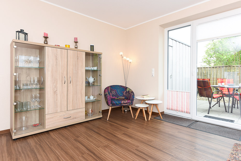 Ferienhaus „Rote Bohne“ - Wohnzimmer mit integriertem Küchenbereich