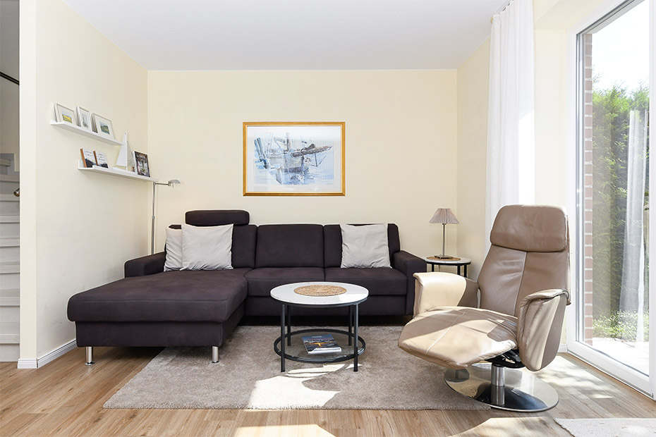 Ferienhaus „Seehuus“ - Wohnzimmer mit integriertem Küchenbereich