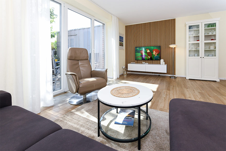 Ferienhaus „Seehuus“ - Wohnzimmer mit integriertem Küchenbereich