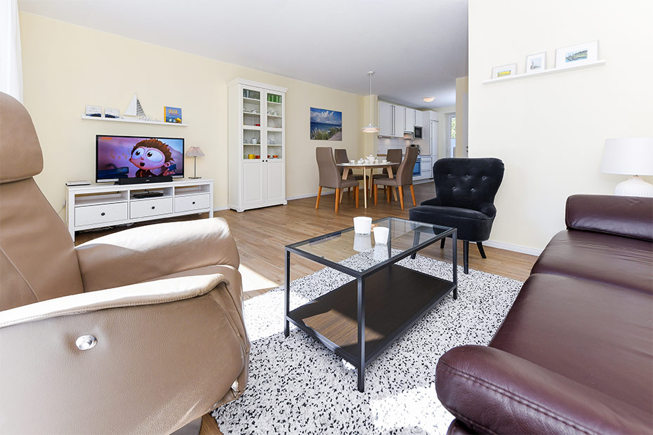 Ferienhaus „Seehuus“ - Wohnzimmer mit integriertem Küchenbereich