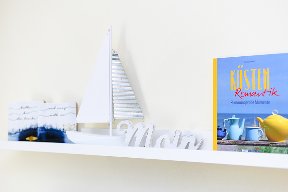 Ferienhaus „Seehuus“ - Wohnzimmer mit integriertem Küchenbereich