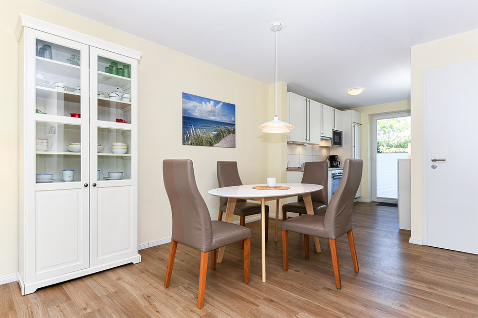 Ferienhaus „Seehuus“ - Wohnzimmer mit integriertem Küchenbereich