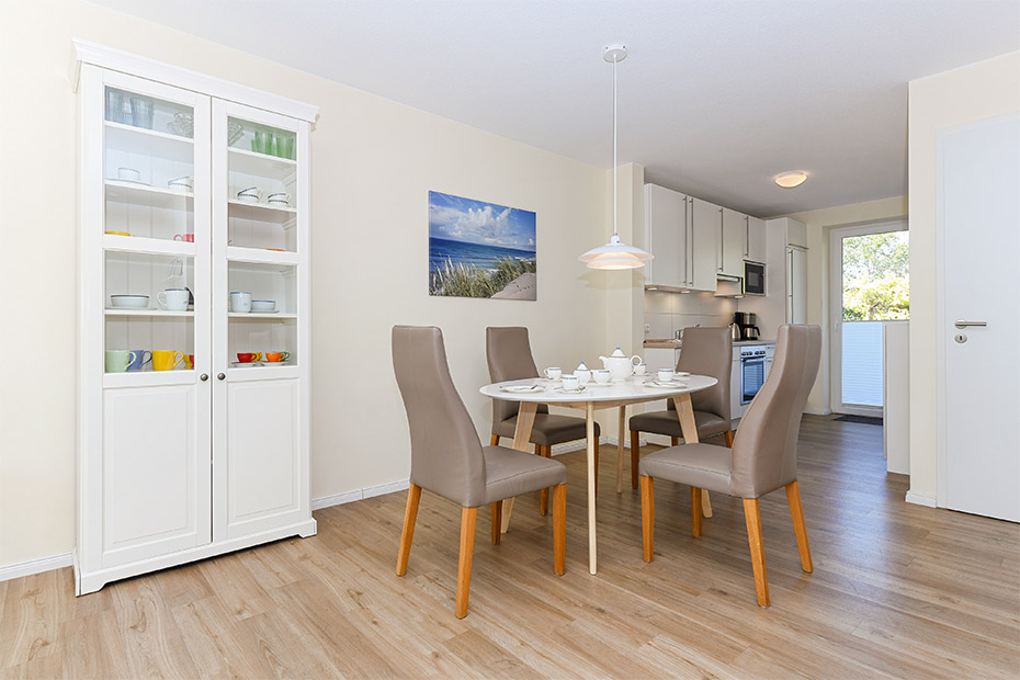 Ferienhaus „Seehuus“ - Wohnzimmer mit integriertem Küchenbereich