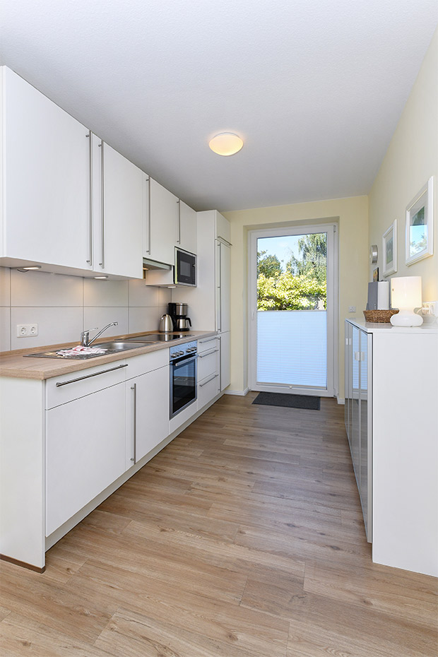 Ferienhaus „Seehuus“ - Wohnzimmer mit integriertem Küchenbereich