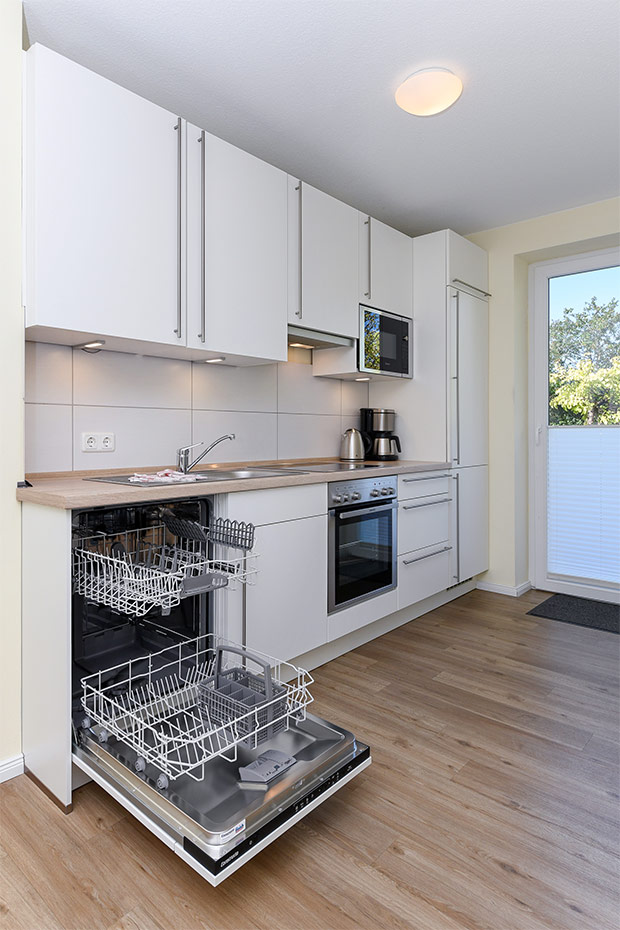 Ferienhaus „Seehuus“ - Wohnzimmer mit integriertem Küchenbereich