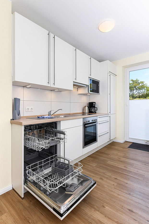 Ferienhaus „Seehuus“ - Wohnzimmer mit integriertem Küchenbereich