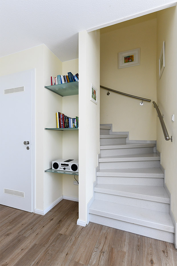 Ferienhaus „Seehuus“ - Wohnzimmer mit integriertem Küchenbereich