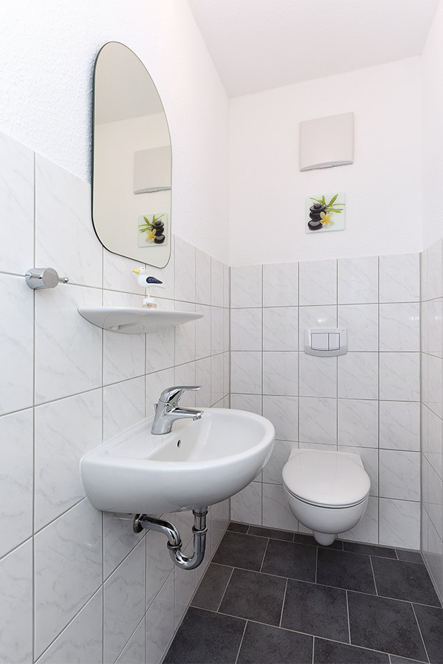 Ferienhaus „Wormser Tor“ - separates zweites WC