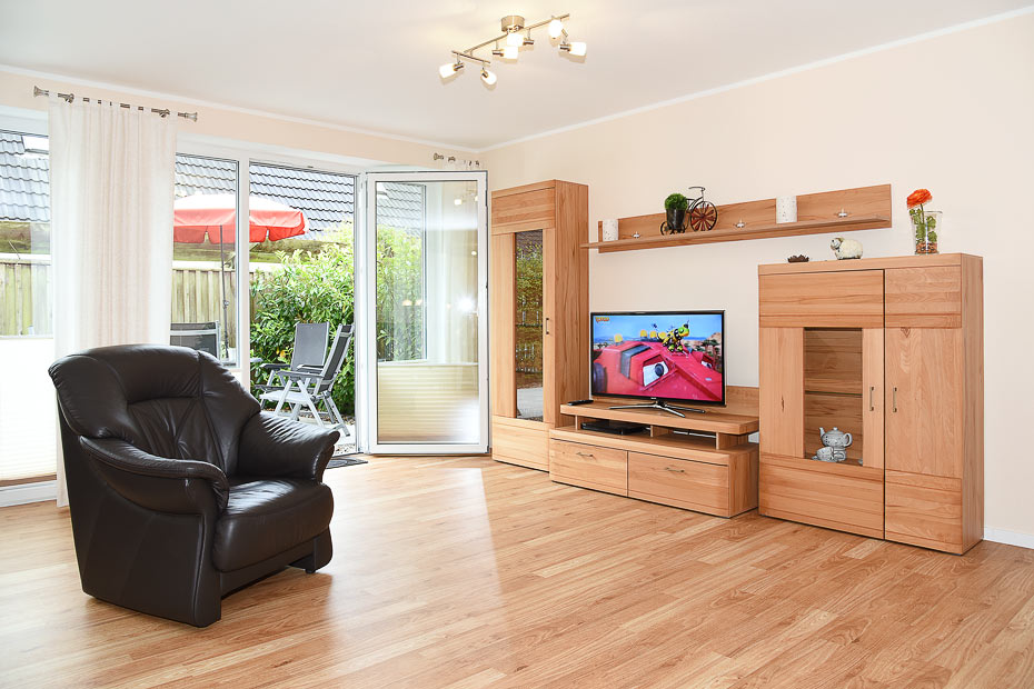 Ferienhaus „Wormser Tor“ - Wohnzimmer mit integriertem Küchenbereich