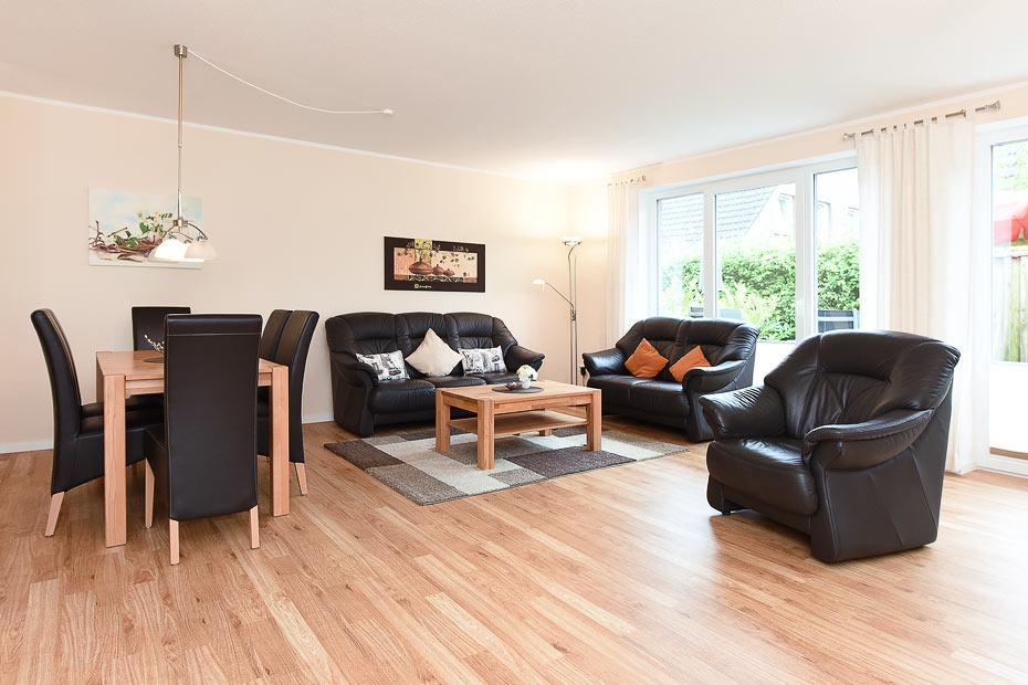 Ferienhaus „Wormser Tor“ - Wohnzimmer mit integriertem Küchenbereich