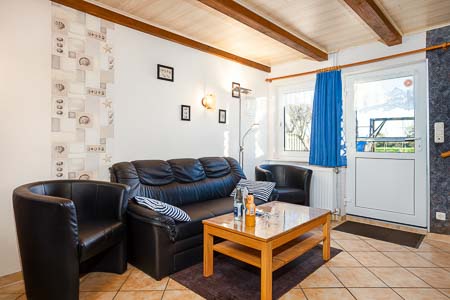 Ferienwohnung 1 - Wohnzimmer mit integriertem Küchenbereich