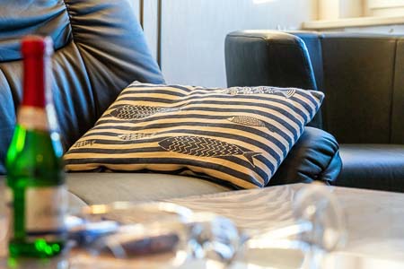 Ferienwohnung 2 - Wohnzimmer mit integriertem Küchenbereich