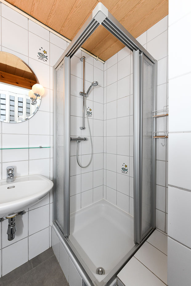 Ferienhaus „Drei Hasen am Deich“ - Badezimmer 2 im Erdgeschoss