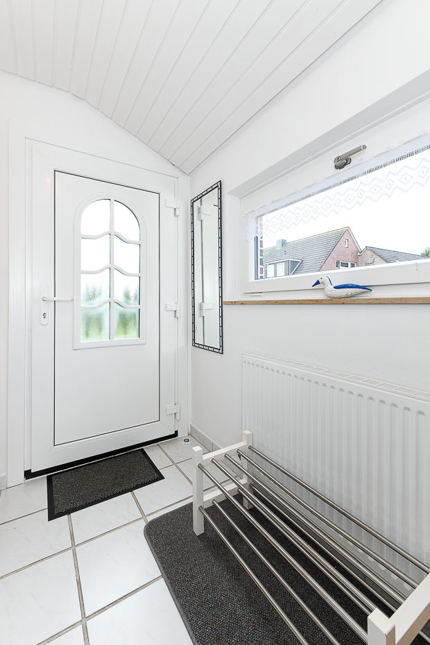 Ferienhaus „Drei Hasen am Deich“ - Flur mit Treppe