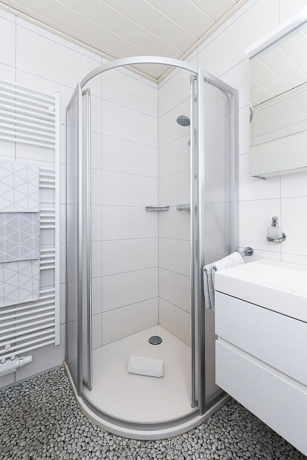 Ferienhaus „Julia“ - Badezimmer