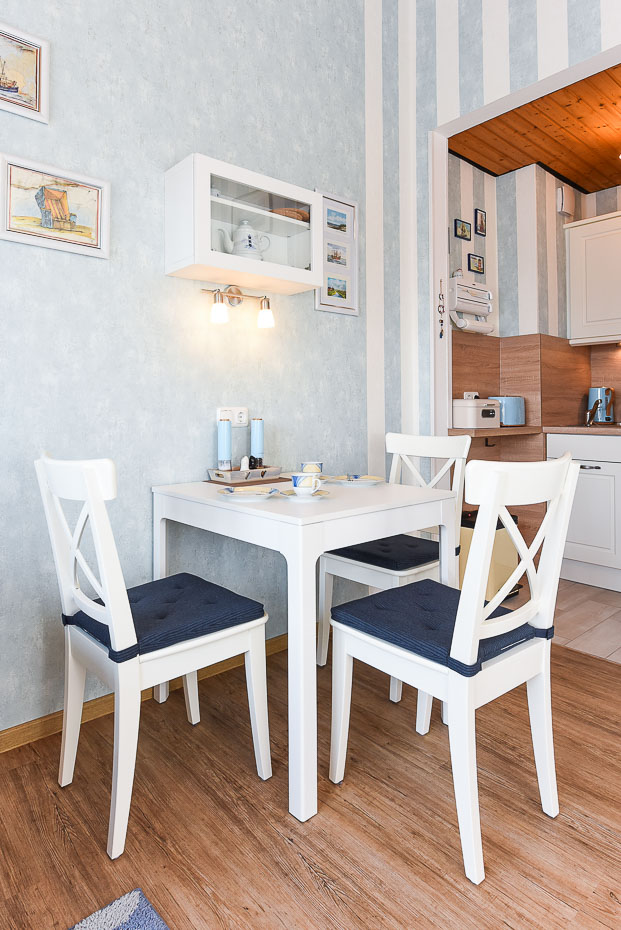 Ferienwohnung „Kleine Perle“ - Wohnraum mit integrierter Küche