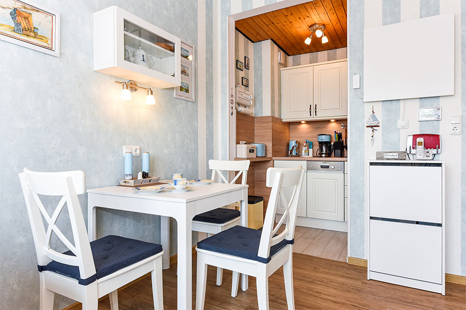 Ferienwohnung „Kleine Perle“ - Wohnraum mit integrierter Küche