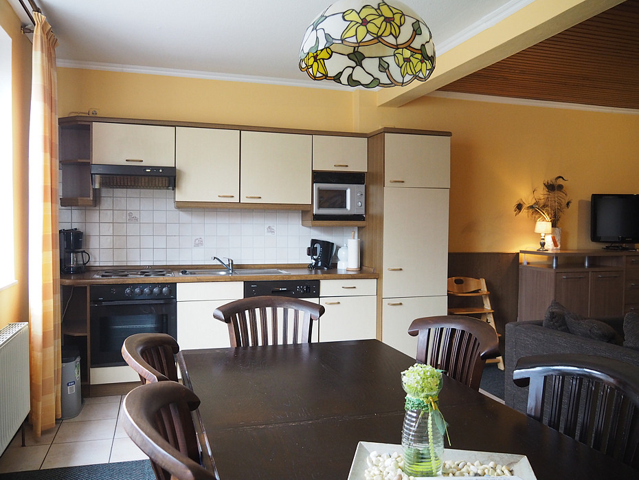 Ferienwohnung Eins - Wohnraum mit integrierter Küche