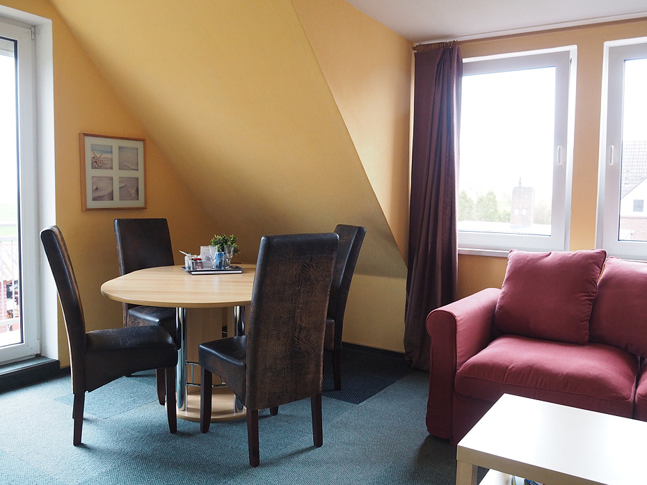 Ferienwohnung Sieben - Wohnraum mit integrierter Küche