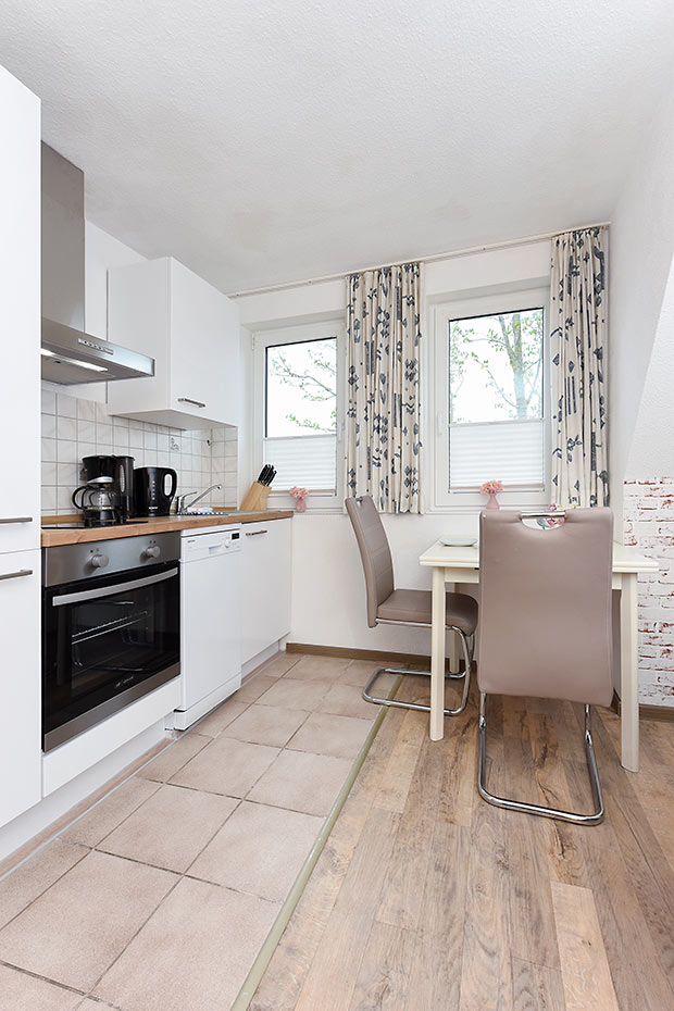 Ferienwohnung „Krabbe“ - Wohnzimmer mit integriertem Küchenbereich