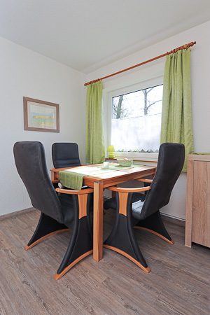 Ferienwohnung 7 - Wohnzimmer mit integriertem Küchenbereich