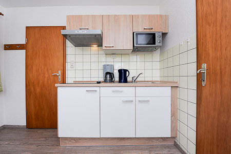 Ferienwohnung 7 - Wohnzimmer mit integriertem Küchenbereich