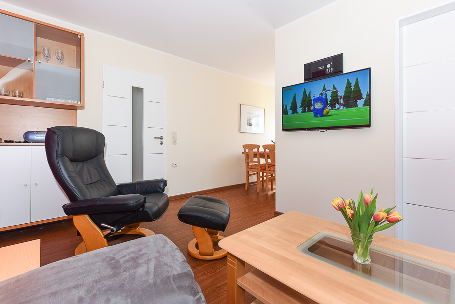 Ferienwohnung 2 - Wohnzimmer mit integriertem Küchenbereich