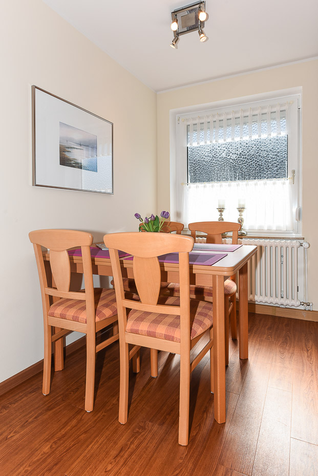 Ferienwohnung 2 - Wohnzimmer mit integriertem Küchenbereich