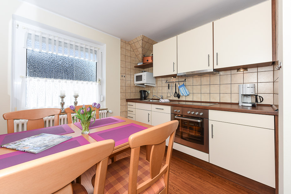 Ferienwohnung 2 - Wohnzimmer mit integriertem Küchenbereich