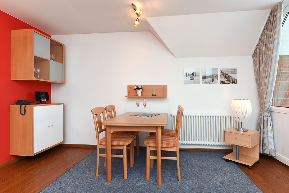 Ferienwohnung 3 - Wohnzimmer mit integriertem Küchenbereich