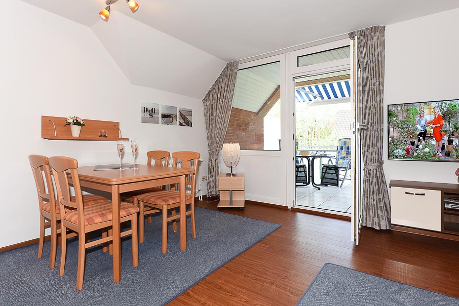 Ferienwohnung 3 - Wohnzimmer mit integriertem Küchenbereich