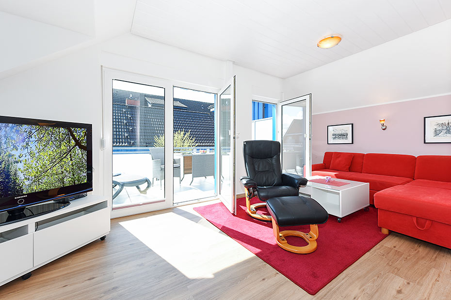 Ferienwohnung 4 - Wohnzimmer mit integriertem Küchenbereich