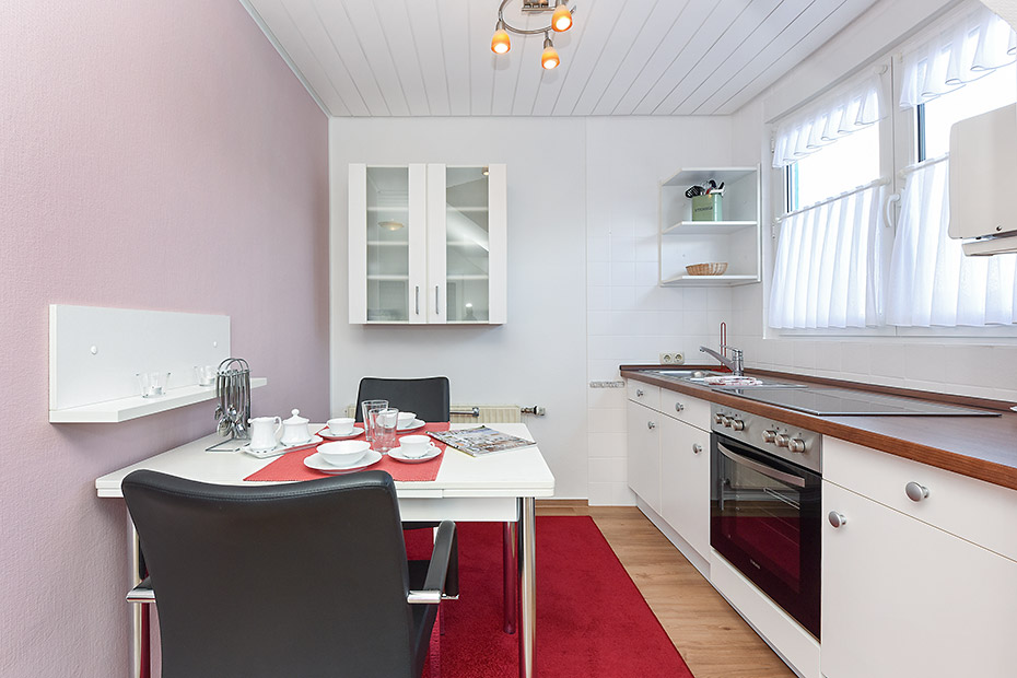 Ferienwohnung 4 - Wohnzimmer mit integriertem Küchenbereich