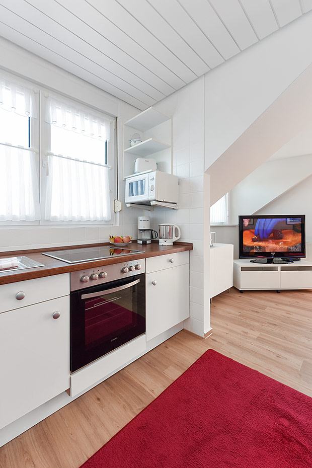 Ferienwohnung 4 - Wohnzimmer mit integriertem Küchenbereich