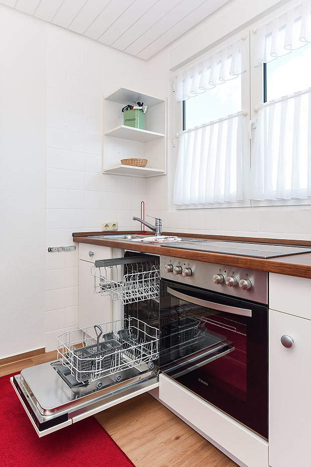 Ferienwohnung 4 - Wohnzimmer mit integriertem Küchenbereich