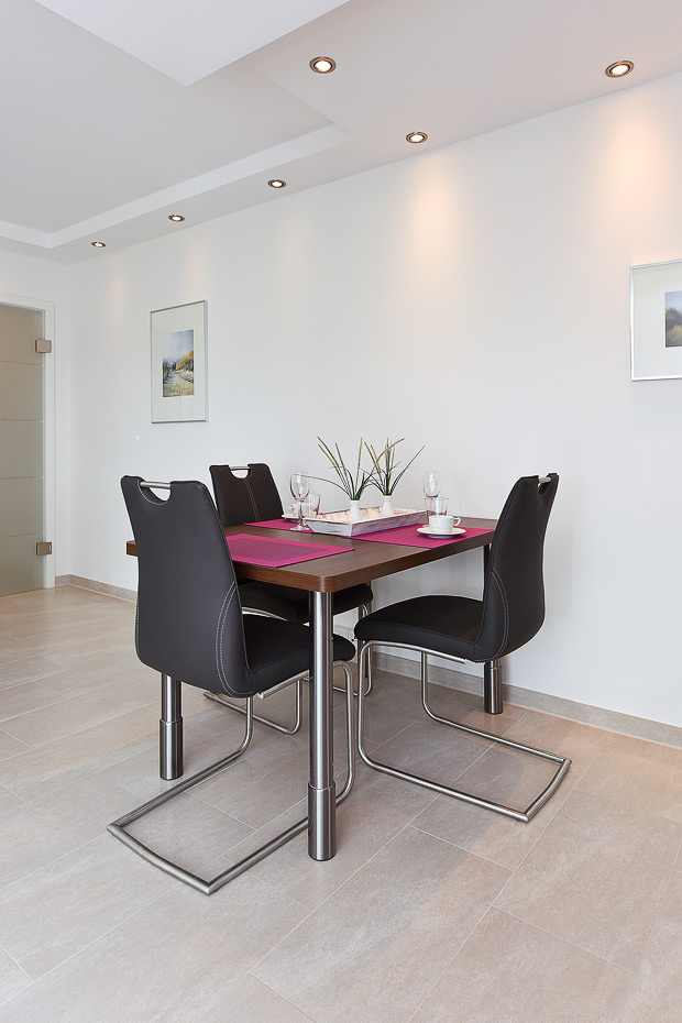 Ferienwohnung 12 - Wohnzimmer mit integriertem Küchenbereich