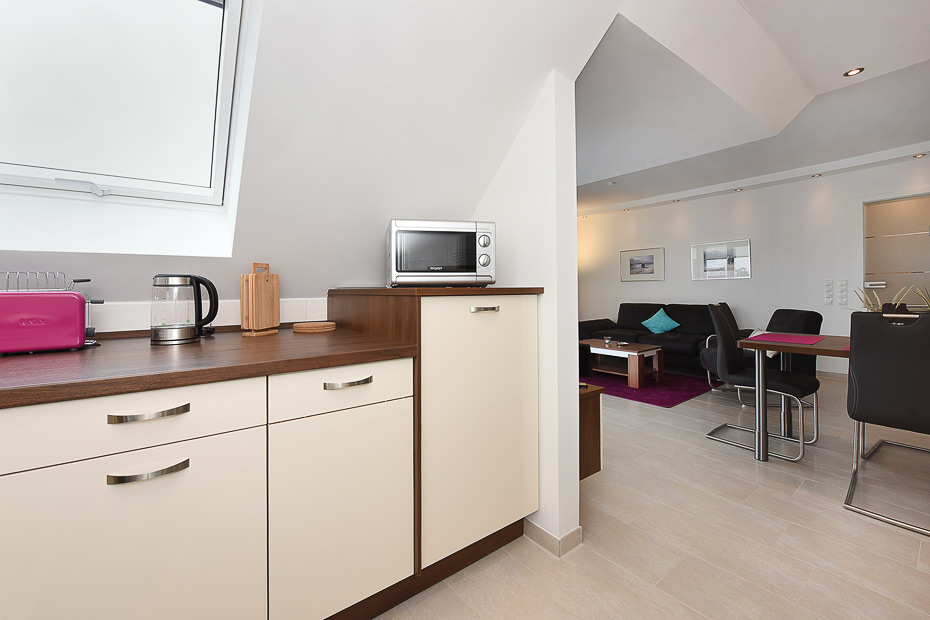 Ferienwohnung 12 - Wohnzimmer mit integriertem Küchenbereich