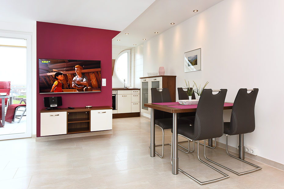 Ferienwohnung 13 - Wohnzimmer mit integriertem Küchenbereich