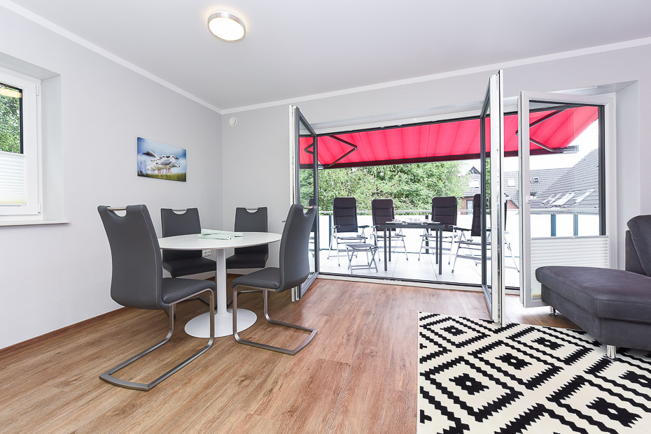 Ferienwohnung 17 - Wohnzimmer mit integriertem Küchenbereich