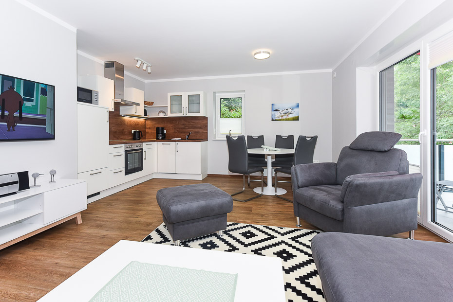 Ferienwohnung 17 - Wohnzimmer mit integriertem Küchenbereich