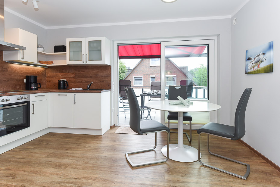 Ferienwohnung 18 - Wohnzimmer mit integriertem Küchenbereich